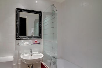 Superior Twin Room- Complimentary soft minibar,courtesy tray, Chromecast and digital press