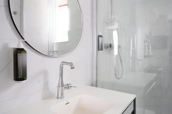 Privilege Room - Complimentary soft minibar,courtesy tray, Chromecast and digital press