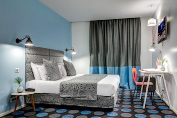 Superior Twin Room- Complimentary soft minibar,courtesy tray, Chromecast and digital press