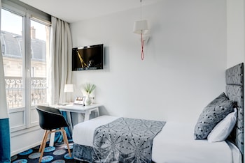 Triple Room - Complimentary soft minibar,courtesy tray, Chromecast and digital press