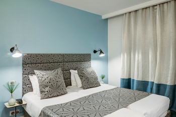 Twin Room - Complimentary soft minibar,courtesy tray, Chromecast and digital press