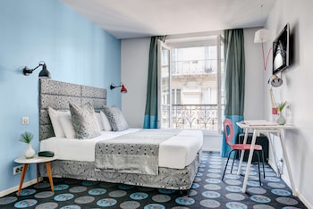 Superior Twin Room- Complimentary soft minibar,courtesy tray, Chromecast and digital press