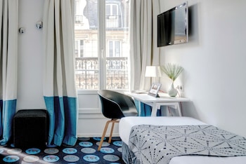 Triple Room - Complimentary soft minibar,courtesy tray, Chromecast and digital press