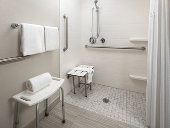 Suite, 1 King Bed, Accessible (Mobility Tub)
