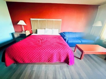 Room, 1 King Bed, Smoking
