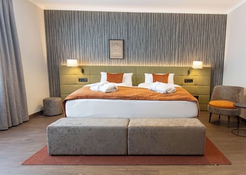 Standard Apartment, 1 Queen Bed, Kitchenette (Living Room)