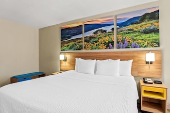 Standard Room, 1 King Bed
