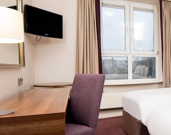 Superior Double Room (with Single Bed)