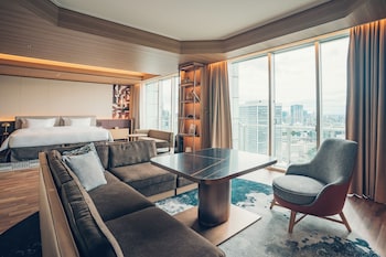 [October 2025 Newly Renovated] Familia Suite B, Non Smoking - Club Lounge Access, 32 Floor