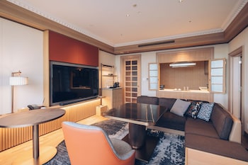 [October 2025 Newly Renovated] Familia Suite A, Non Smoking - Club Lounge Access, 32 Floor