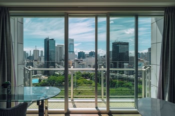 Panoramic Twin Room, Non Smoking - Club Lounge Access(Renewed October 2025),19-28F