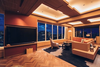 [October 2025 Newly Renovated] Panorama Suite, Non Smoking - Club Lounge Access, 32 Floor
