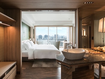 Club King Room, Non Smoking - Club Lounge Access(Renewed October 2025), 29-31F