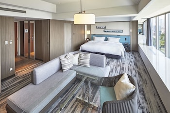 Panoramic Junior Suite King Room, Non Smoking, 22-27F