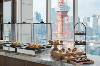 Panoramic Junior Suite King Room, Non Smoking - Club Lounge Access(Renewed October 2025), 22-27F