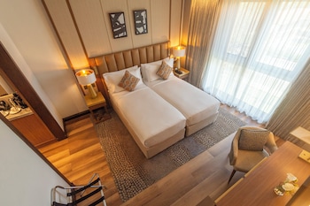 Junior Suite, 2 Twin Beds, Club Lounge Access