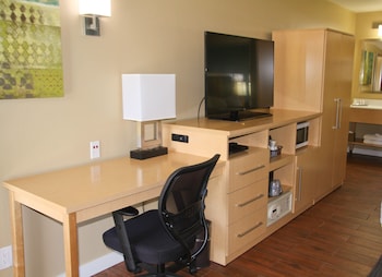Suite, 1 Queen Bed, Accessible, Non Smoking