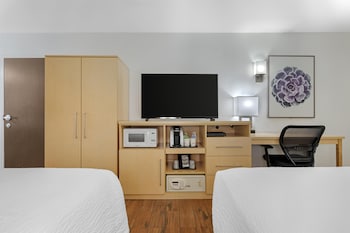 Standard Room, 2 Queen Beds, Refrigerator & Microwave, Courtyard View