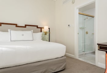 Deluxe Room, 1 King Bed