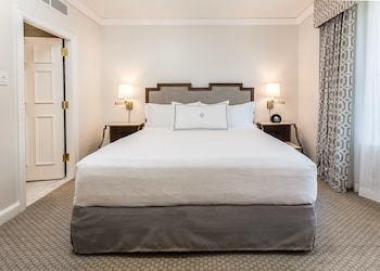 Room, 1 King Bed (Petite)