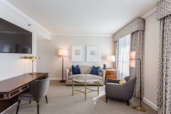 Deluxe Room, 1 King Bed