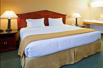 Suite, 1 King Bed, Non Smoking, Jetted Tub (Jacuzzi)