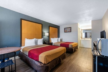 2 Double Beds, No Smoking