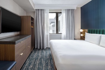 Suite, 1 King Bed, Non Smoking