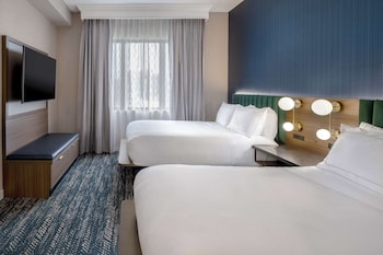 Suite, One King Bed, Accessible