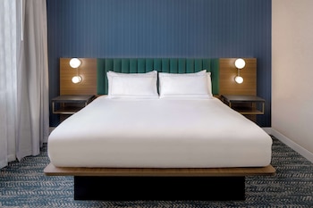 Suite, 1 King Bed, Non Smoking