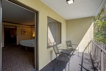 Standard Room, 2 Queen Beds, Non Smoking, Balcony