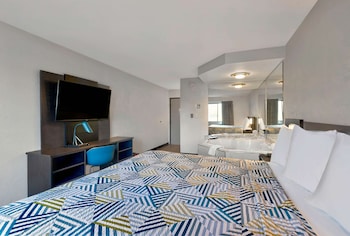 Standard Room, 1 King Bed, Accessible, Non Smoking