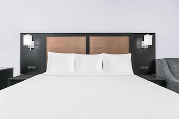 Suite, 1 King Bed, Non Smoking