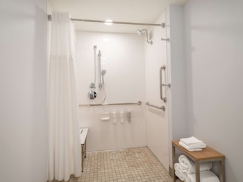 Room, 1 King Bed, Accessible (Mobility & Hearing, Roll-In Shower)