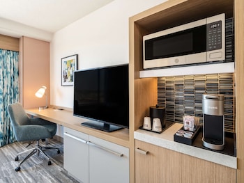 Room, 1 King Bed, River View