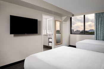 Suite, 2 Queen Beds, Corner