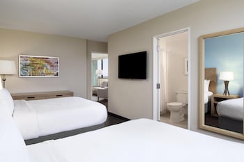 Suite, 1 King Bed, Corner