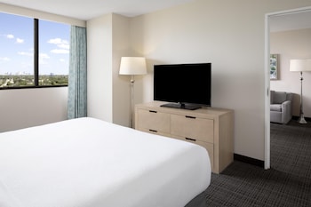 Room, 2 Queen Beds, City View (Sunrise)
