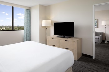 Room, 1 King Bed, City View (Sunrise)