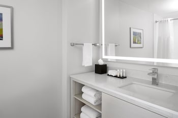 Suite, 2 Queen Beds, Corner