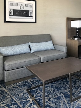 Room, 1 King Bed, Non Smoking (Mobility & Hearing, Roll-in Shower)