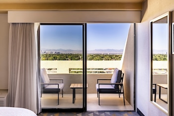 Premium Room, 1 King Bed, Balcony, Mountain View