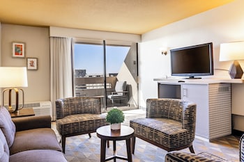 Suite, 2 Queen Beds, Balcony, Mountain View