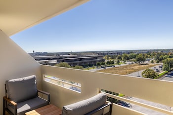 Premium Room, 1 King Bed, Balcony, Mountain View