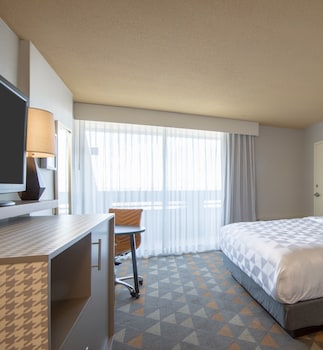 Standard Room, 1 King Bed, Balcony