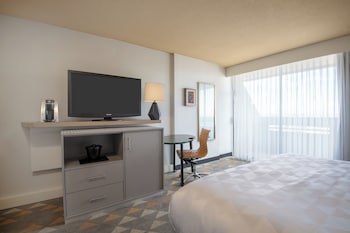 Standard Room, 1 King Bed, Balcony
