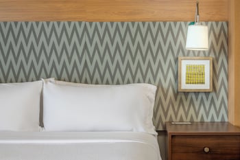 Standard Room, 1 King Bed, Balcony