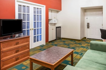 Suite, 1 King Bed, Non Smoking