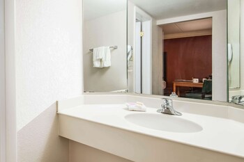 Suite, 1 King Bed, Non Smoking