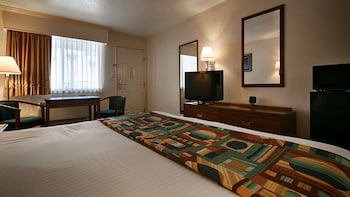 Standard Room, 1 King Bed, Accessible, Bathtub